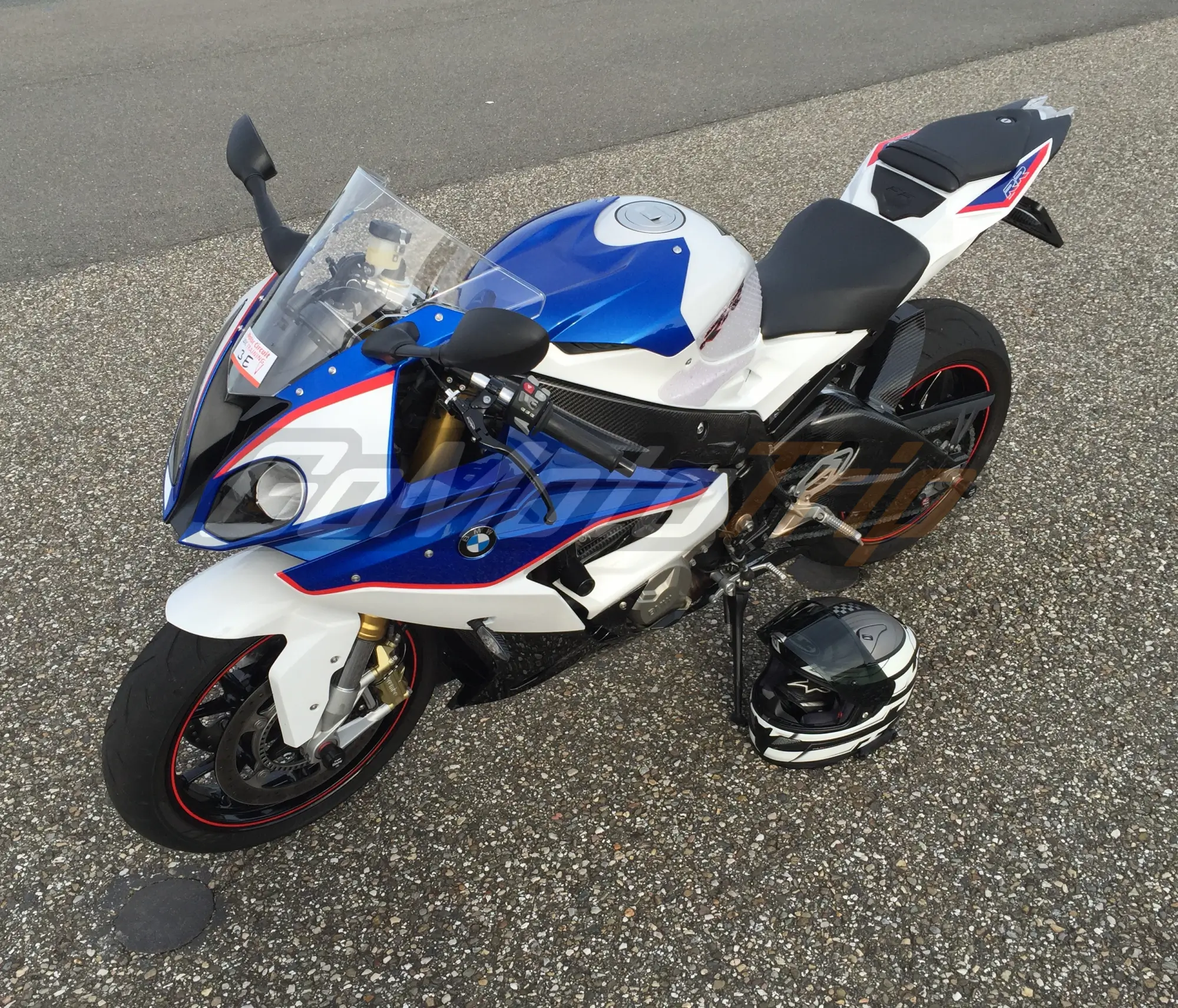 Rider-Review-64155-BMW-S1000RR-Blue-White-Fairing-6