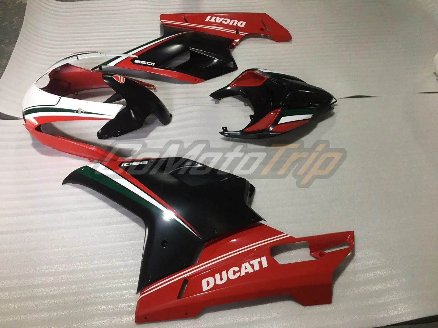 Rider-Review-93849-Ducati-848-Fairing-4