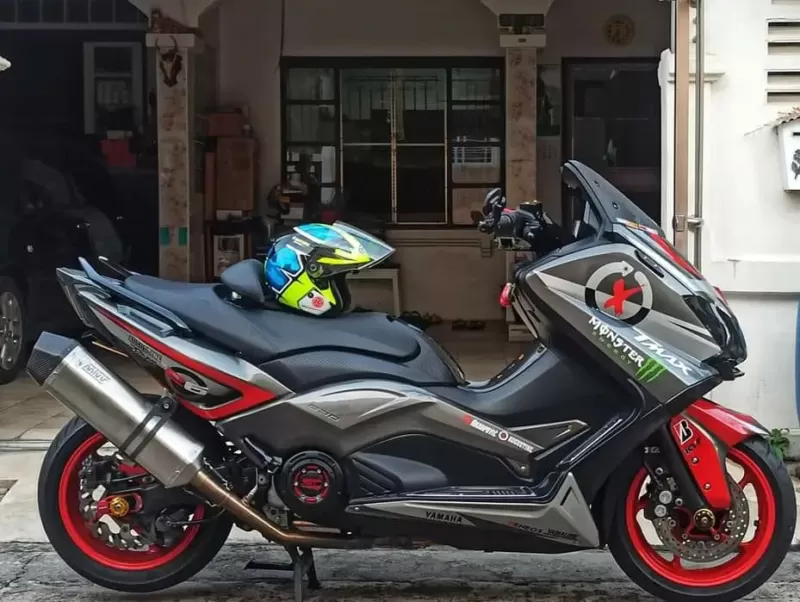 2015-2016-Yamaha-TMAX-530-Lorenzo