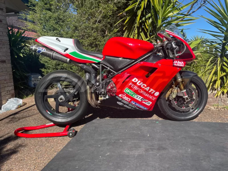 Rider-Review-103016-Kane-Ducati-916-WSBK-Race-Bodywork