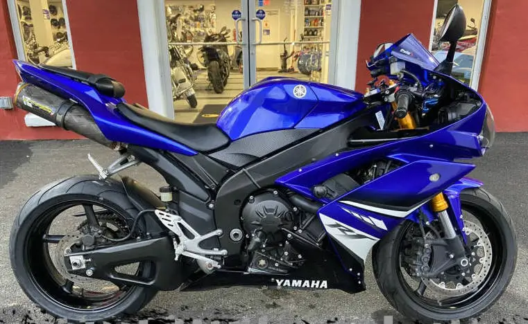 2008-Yamaha-YZF-R1-Blue-Fairing-5