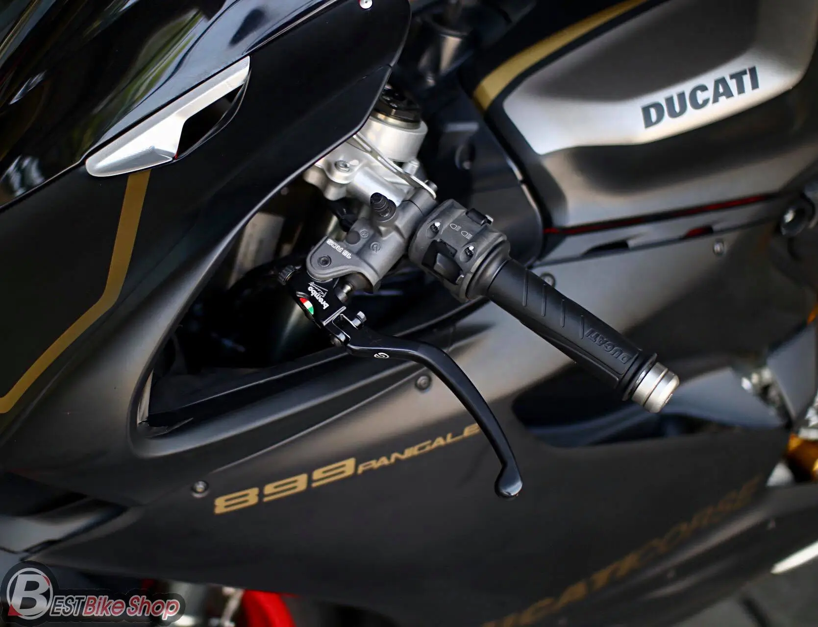 Ducati-899-PANIGALE-Black-11