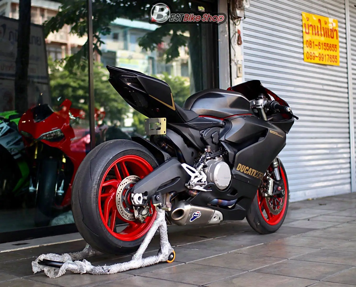 Ducati-899-PANIGALE-Black-9