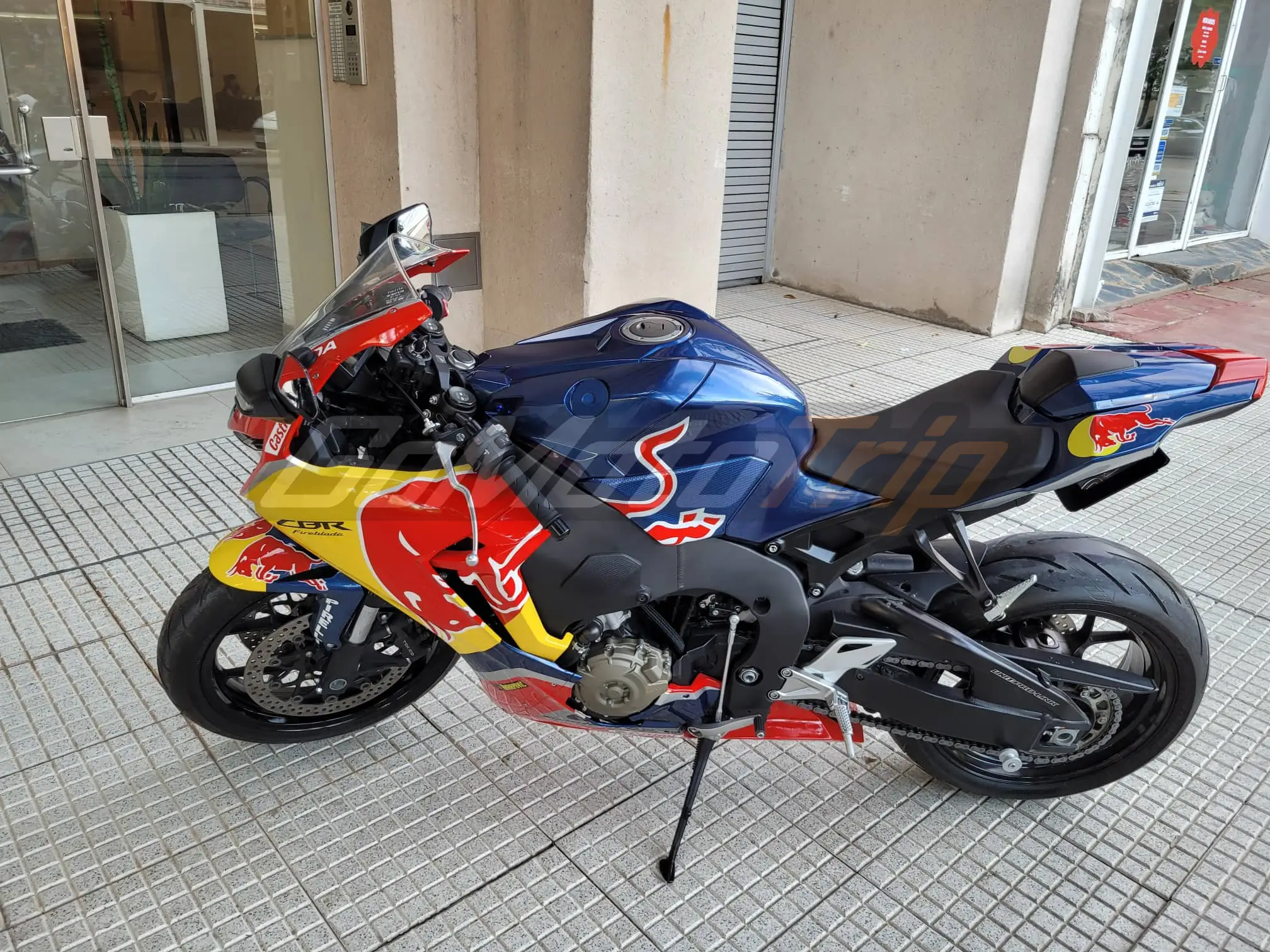 Rider-Review-130154-Marcos-2017-Honda-CBR1000RR-Red-Bull-WSBK-Fairing-3