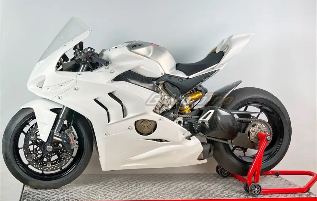 Ducati Panigale V4R 2018 2024 Race Bodywork On The Bike 1 - Gomototrip Ducati Panigale V4R 2018-2024 Race Bodywork On The Bike 1